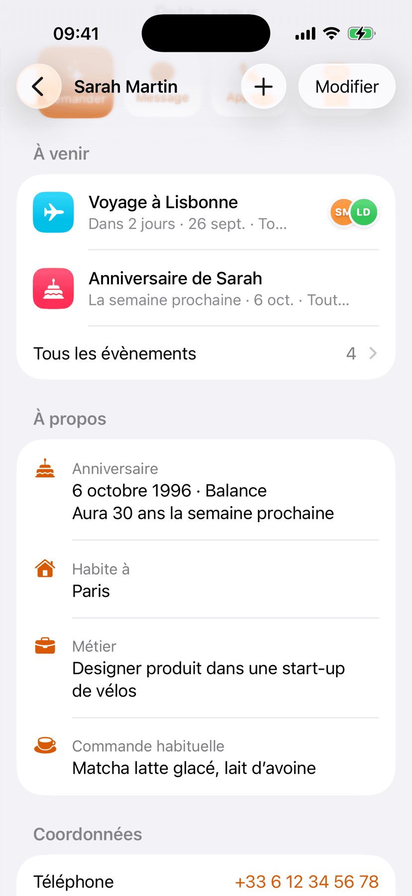 Plus bas sur la page de Sarah : son anniversaire, son travail, ses allergies et ce qu’elle adore